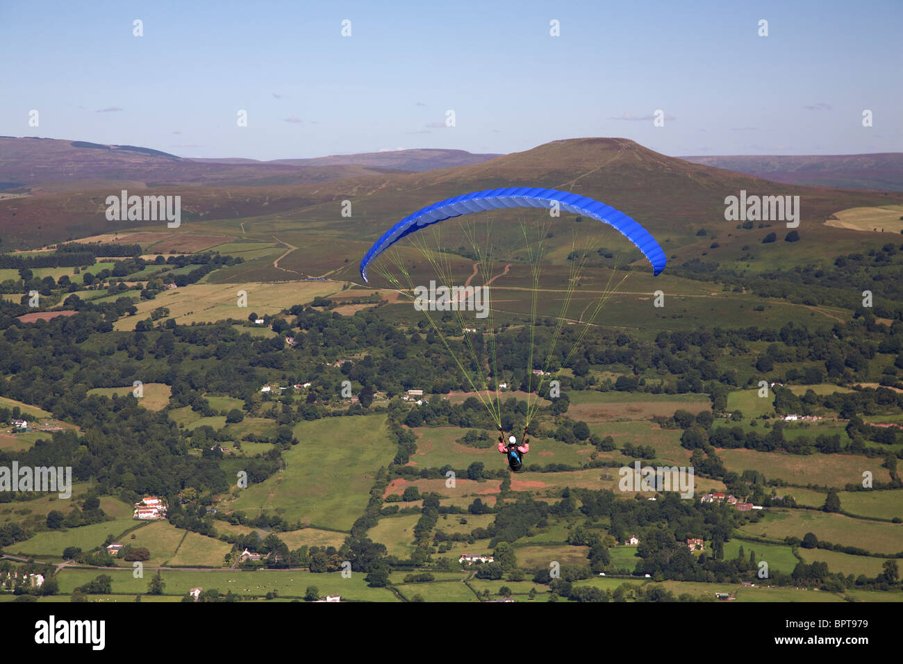 Para-Gleiter oben Blorenge Mountain, Abergavenny, Monmouthshire, South Wales. Stockfoto