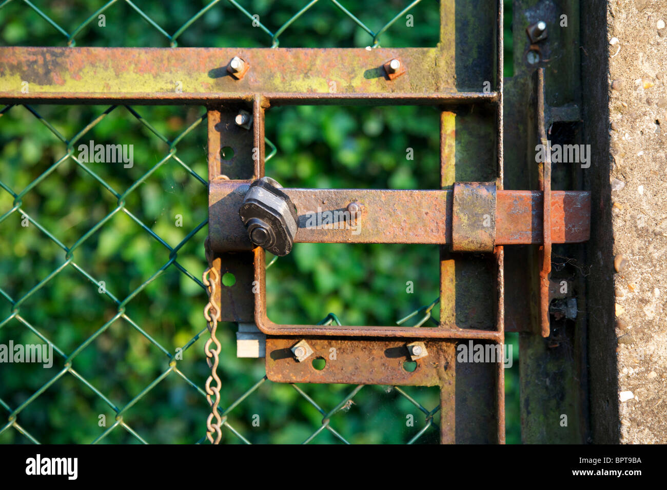 Vorhängeschloss-Tor, Schrebergarten Stockfoto