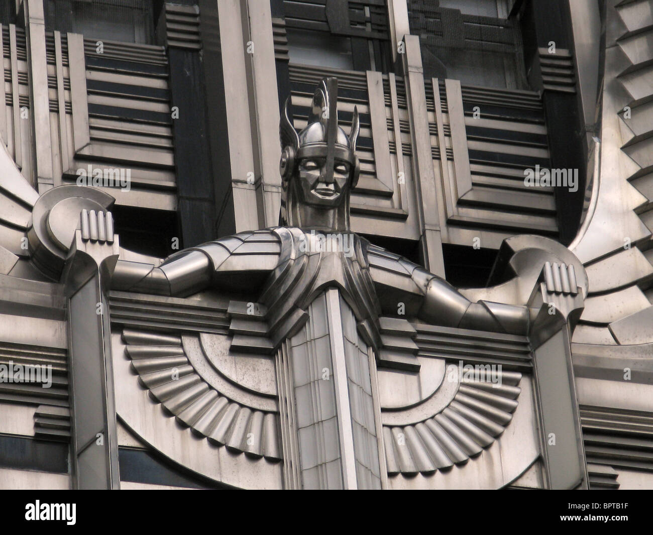 Art Déco erbaut 1932 grauen Ziegel Stein Edelstahl Niagara Mohawk Building Syracuse New York Staat Lichtskulptur Stockfoto