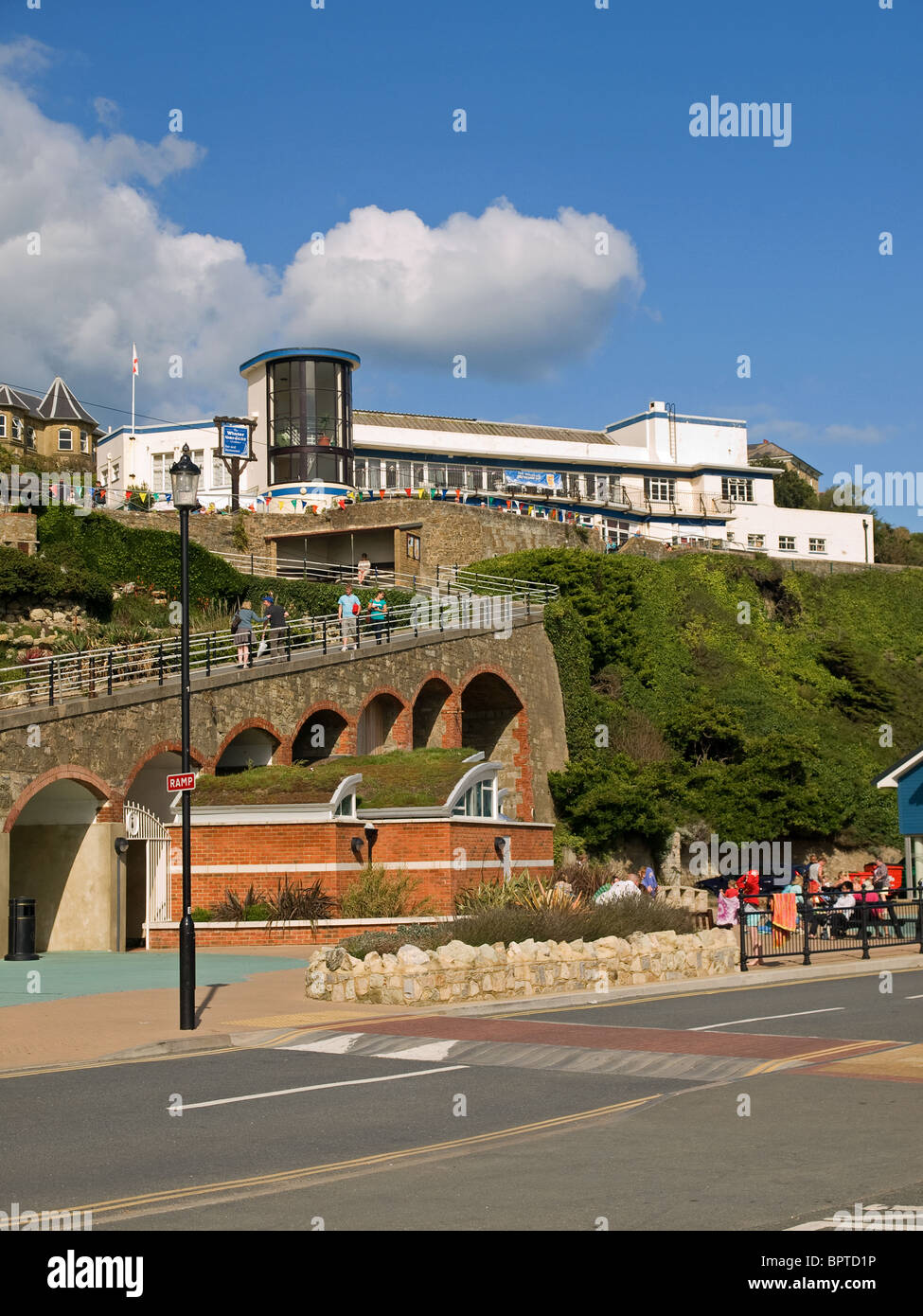 Blick in Richtung Bestandteil der Cascade-Wanderweg und Wintergärten in Ventnor Isle Of Wight England UK Stockfoto