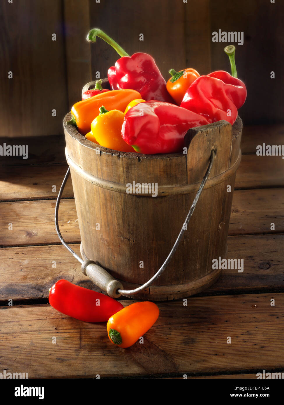 Gemischte rote, gelbe & orange frische Paprika-Fotos, Bilder & Bilder Stockfoto