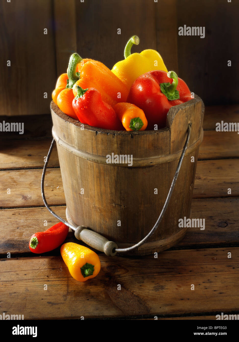 Gemischte rote, gelbe & orange frische Paprika-Fotos, Bilder & Bilder Stockfoto