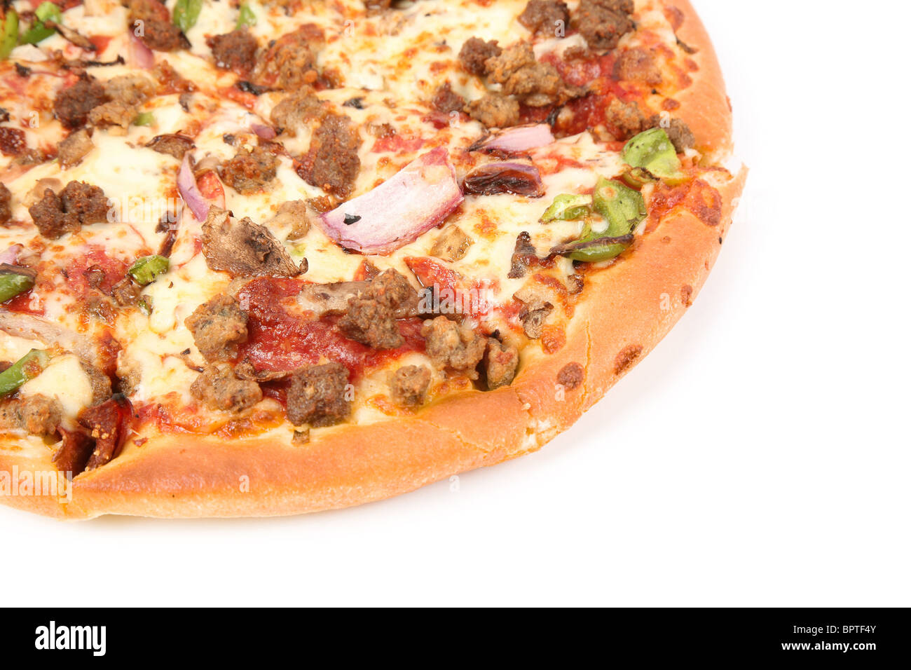 Käse-Pizza mit weißem Hintergrund, Nahaufnahme Stockfoto