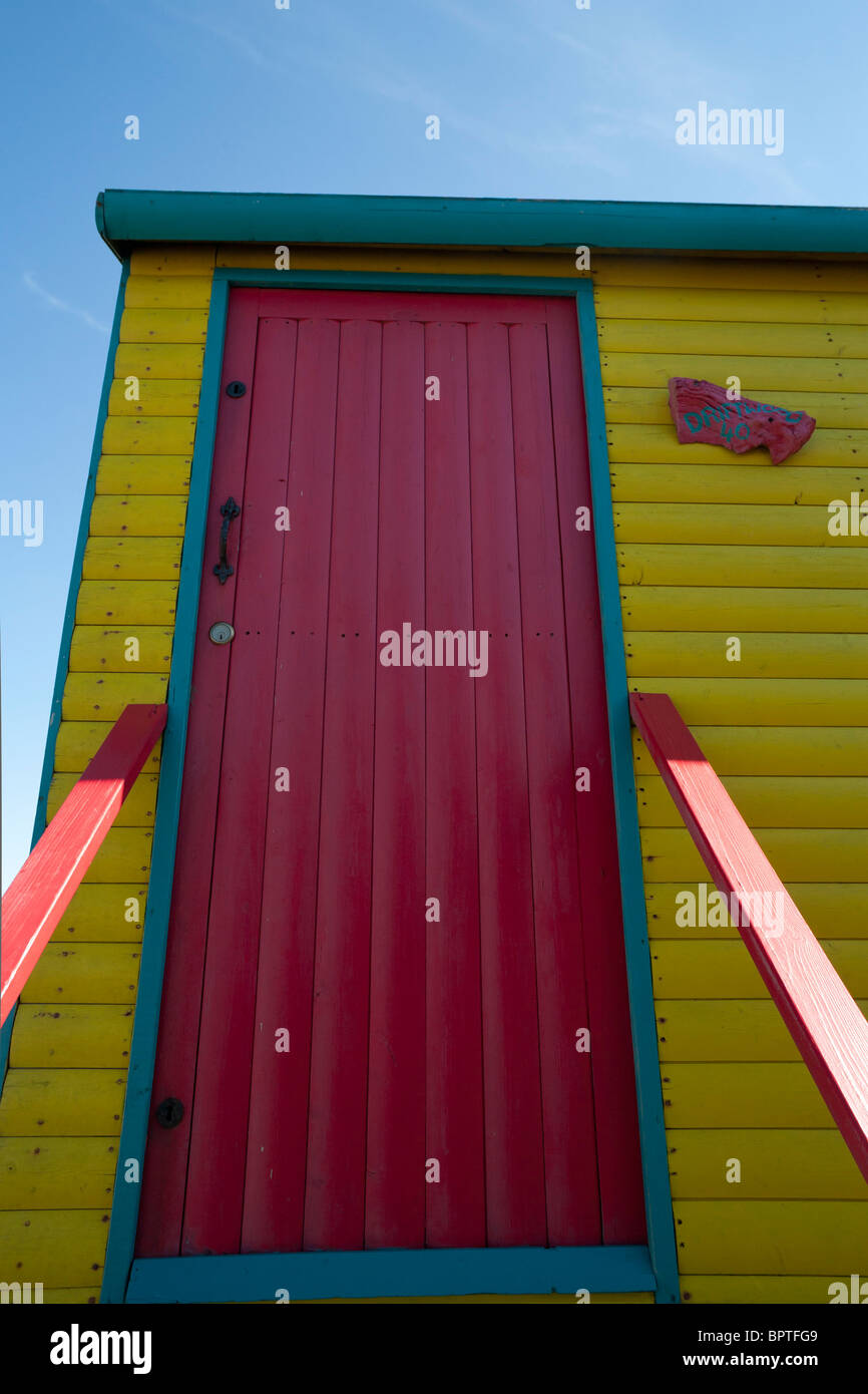 Tür von einem bunt bemalten Strandhütte Stockfoto