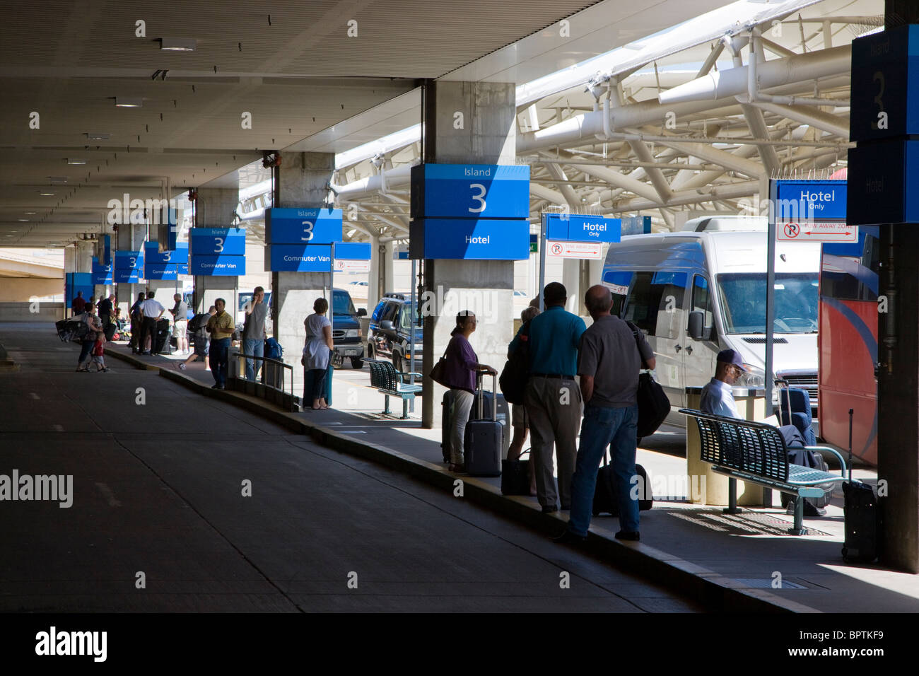 Passagier Pick-up und drop off-Road am Denver International Airport, Denver, Colorado, USA Stockfoto