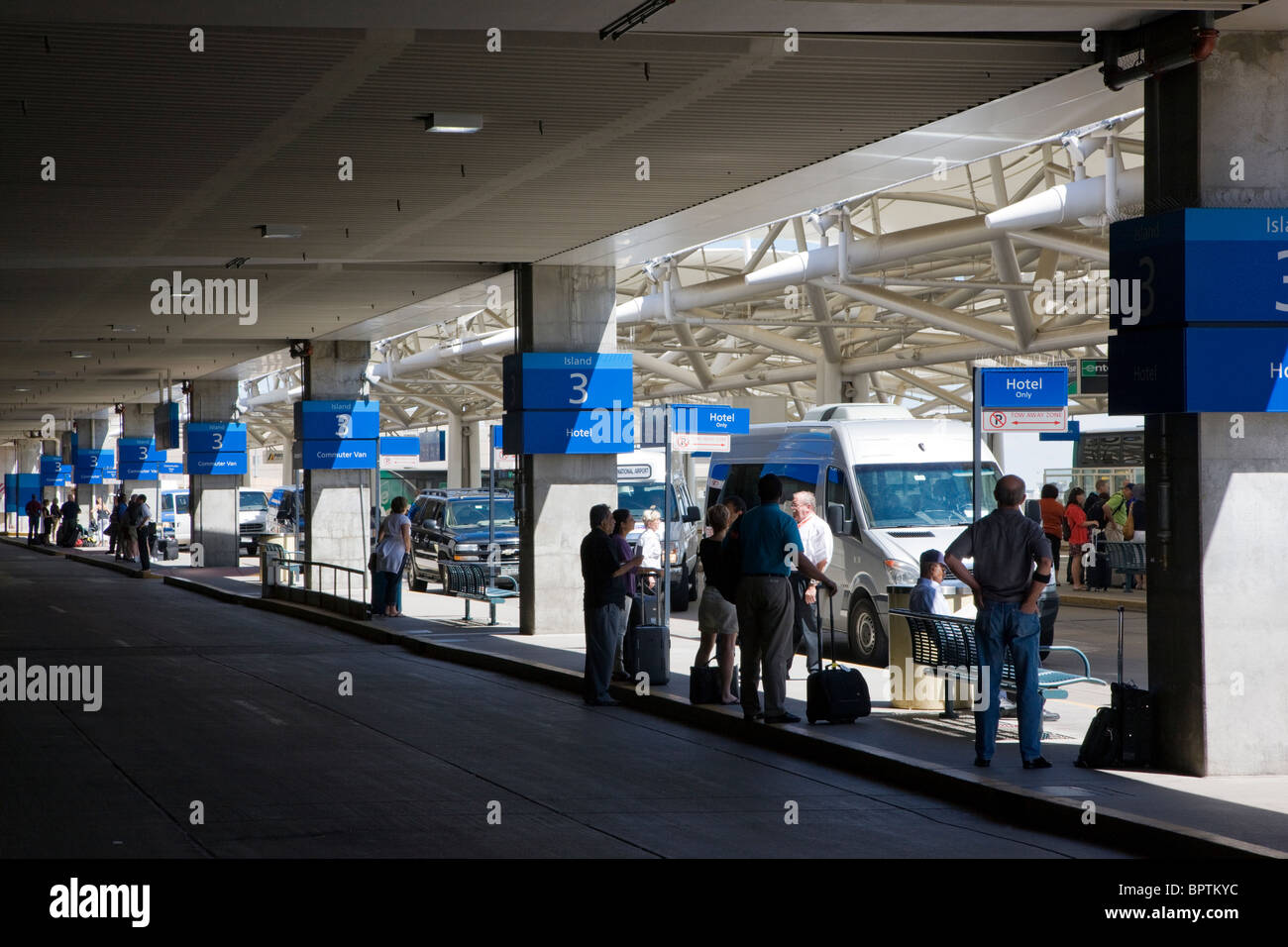 Passagier Pick-up und drop off-Road am Denver International Airport, Denver, Colorado, USA Stockfoto
