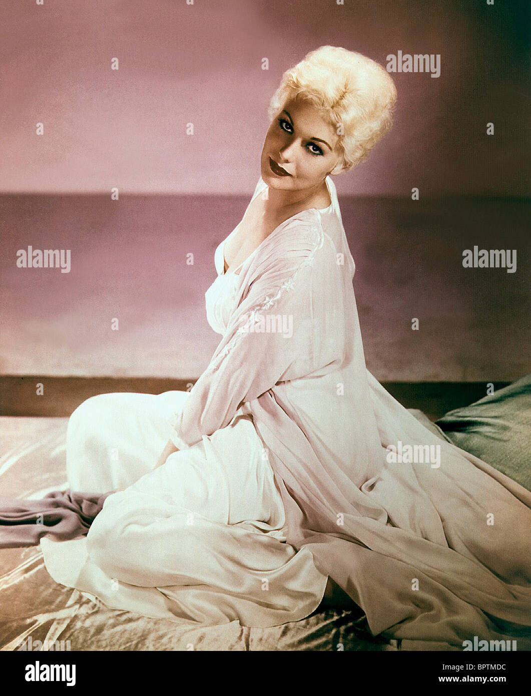 SCHAUSPIELERIN KIM NOVAK (1954) Stockfoto