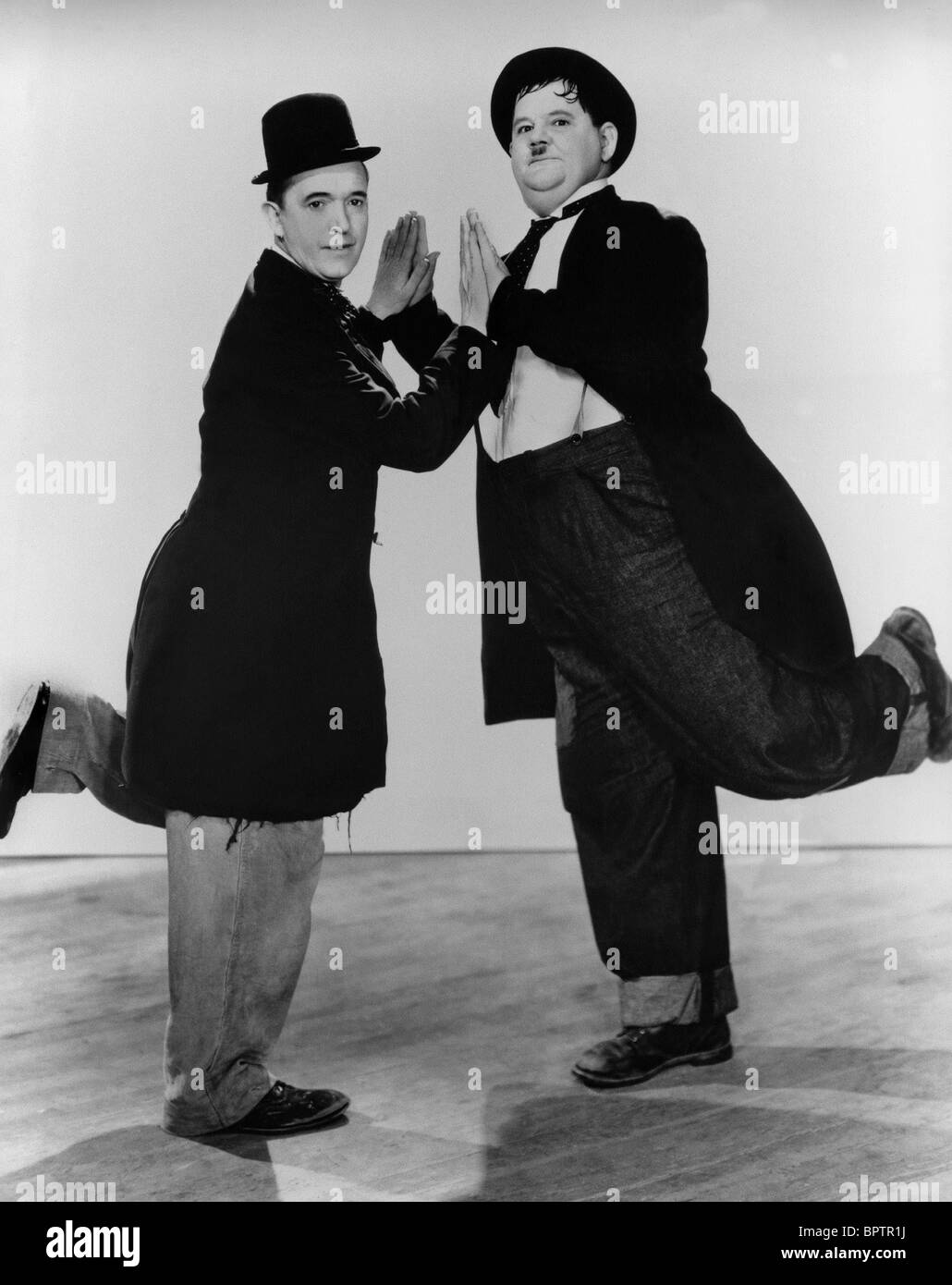 STAN LAUREL & OLIVER HARDY LAUREL & HARDY (1936) Stockfoto