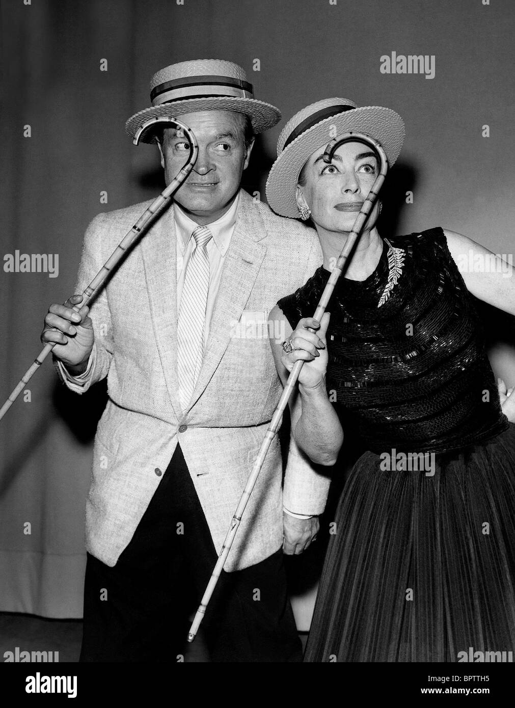 BOB HOPE & JOAN CRAWFORD SCHAUSPIELER MIT DER SCHAUSPIELERIN (1956) Stockfoto