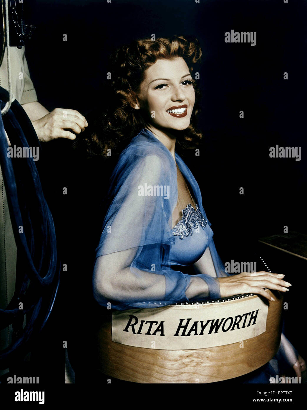 SCHAUSPIELERIN RITA HAYWORTH (1945) Stockfoto