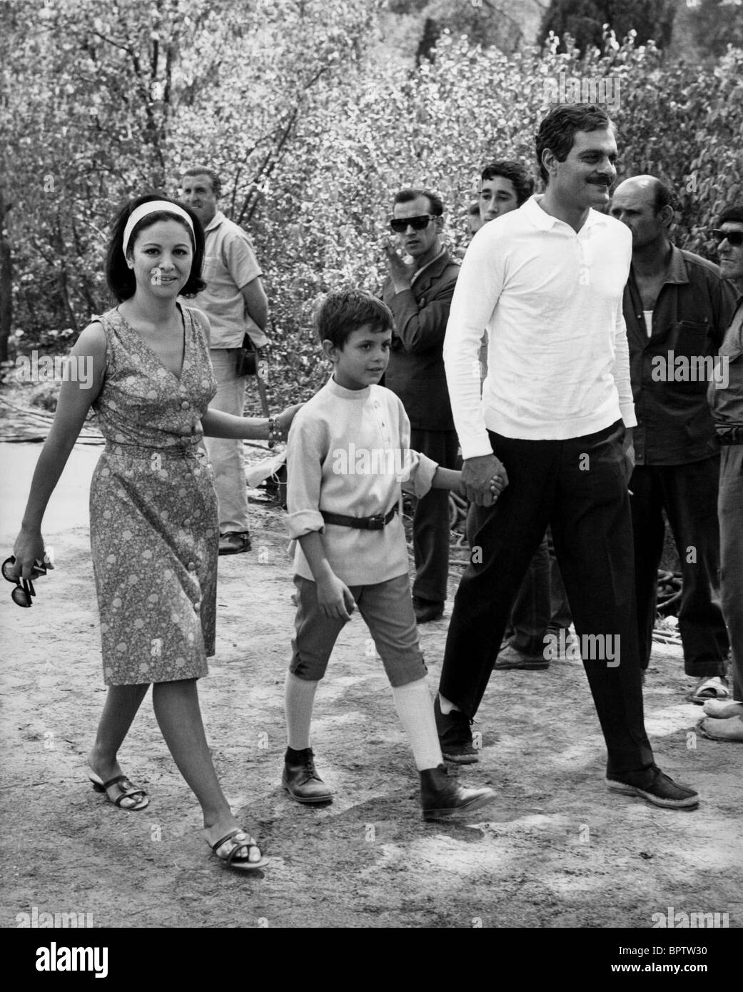 OMAR SHARIF FATEN HAMAMA & SOHN TAREK DOKTOR SCHIWAGO (1965) Stockfoto
