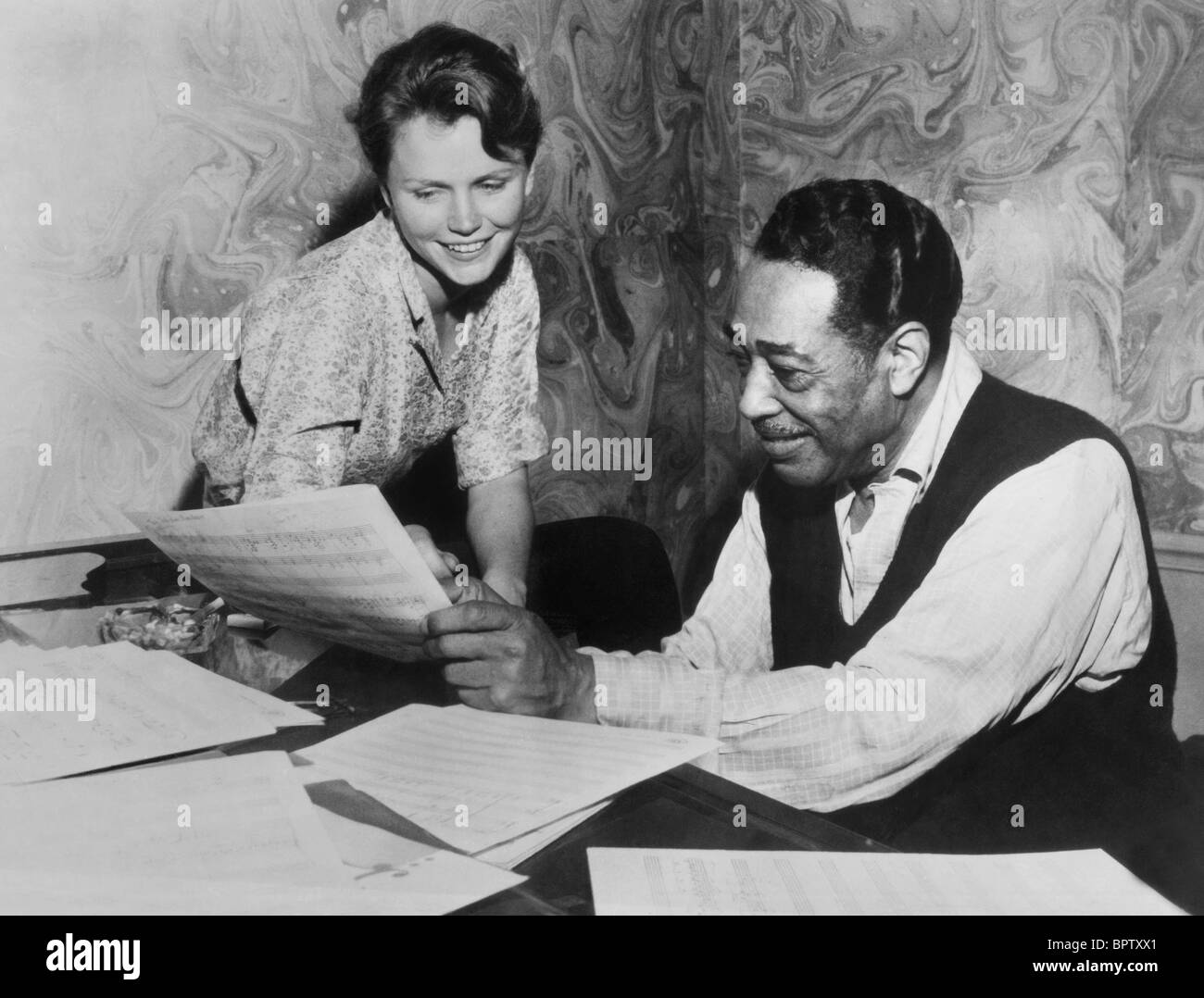 LEE REMICK & DUKE ELLINGTON SCHAUSPIELERIN & MUSIK KOMPONIST ANATOMIE EINES MORDES (1959) Stockfoto