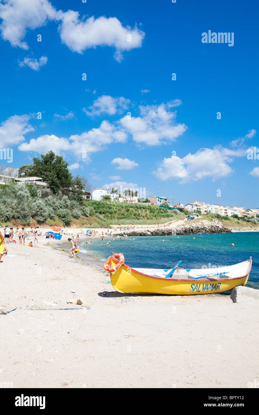 Rettungsschwimmer gelben Boot in Eforie Nord Sea Resort in Rumänien. Stockfoto