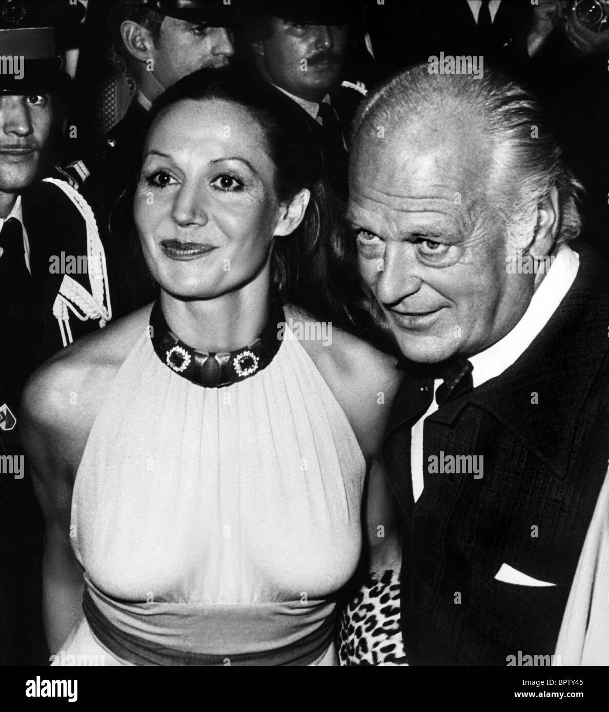 SIMONE BICHERON & CURD JÜRGENS SCHAUSPIELER & FRAU (1965) Stockfoto SIMONE BICHERON & CURD JÜRGENS SCHAUSPIELER & FRAU (1965) Stockfoto