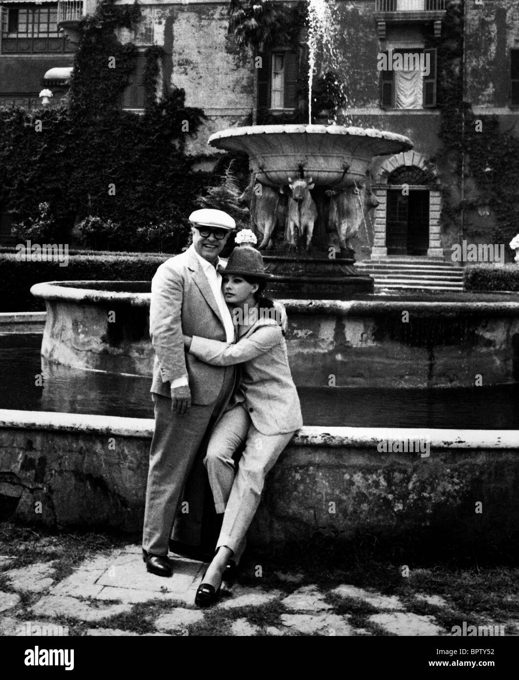 CARLO PONTI & SOPHIA LOREN MANN & FRAU (1957) Stockfoto