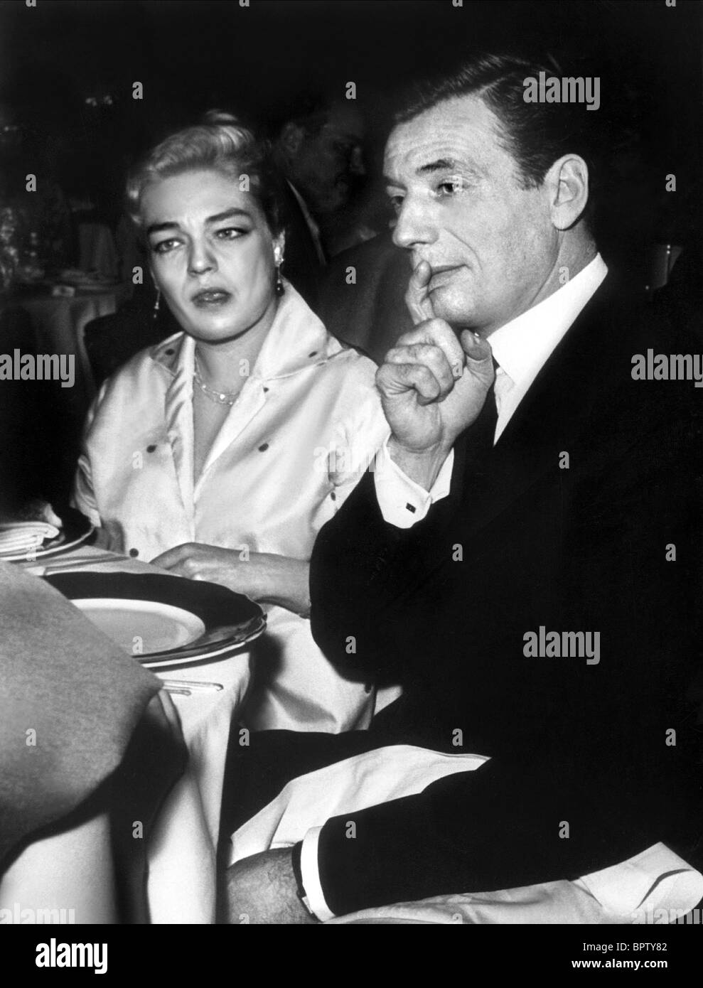 SIMONE SIGNORET & YVES MONTAND HEIRATETE ENTERTAINER (1967) Stockfoto