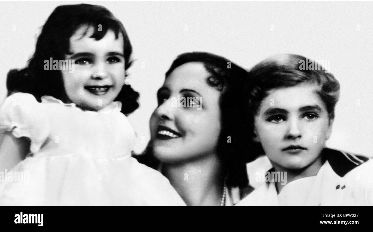 Elizabeth Taylor Sara Viola Warmbrodt Howard Taylor Schauspielerin Mit Mutter Bruder 1933 Stockfotografie Alamy