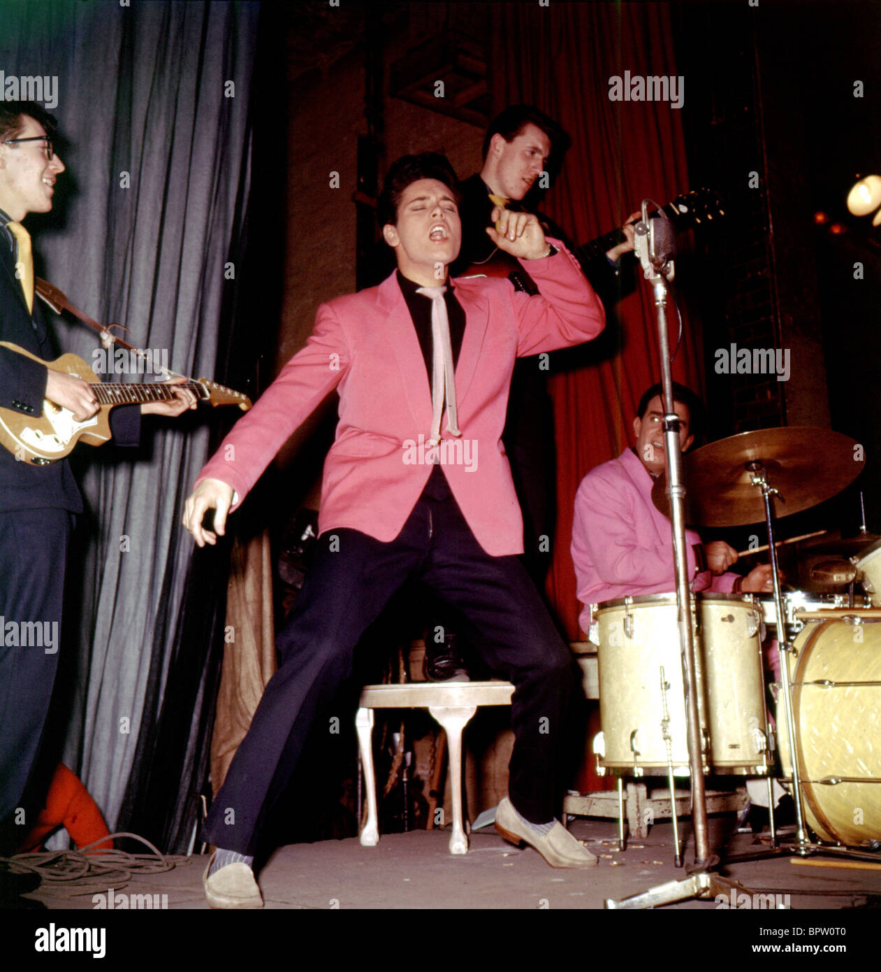 HANK MARVIN CLIFF RICHARD BRUCE WELCH & TONY MEEHAN CLIFF RICHARD UND THE SHADOWS (1962) Stockfoto