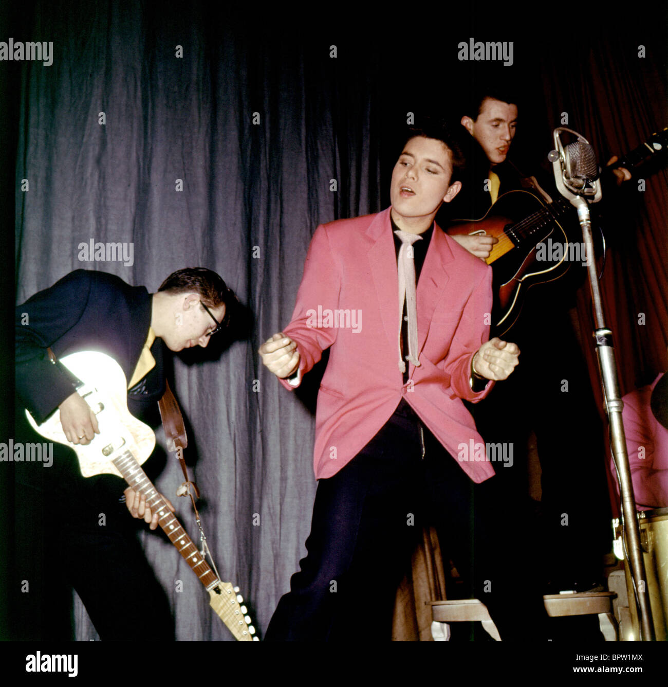 HANK MARVIN CLIFF RICHARD & BRUCE WELCH CLIFF RICHARD UND THE SHADOWS (1962) Stockfoto