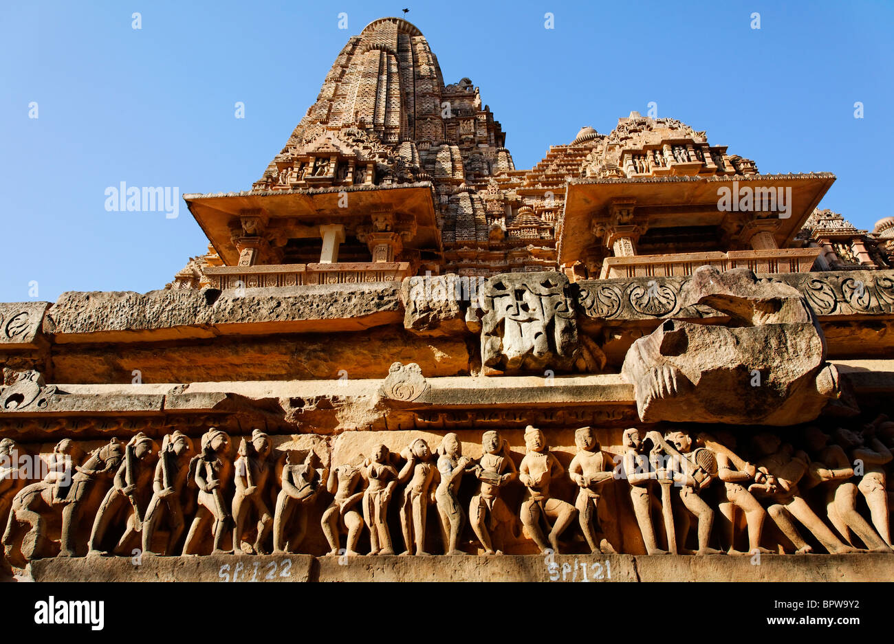 Skulptur auf Lakshmana Tempel, Khajuraho, Madhya Pradesh, Indien Stockfoto