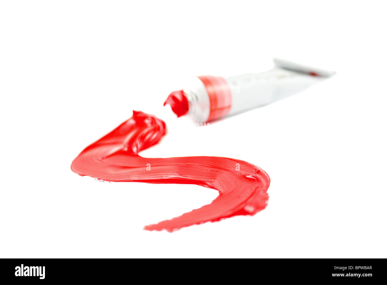 Roten Künstler Ölfarbe Rohr mit gemalten Hintergrund Fleck (geringe Schärfentiefe) Stockfoto