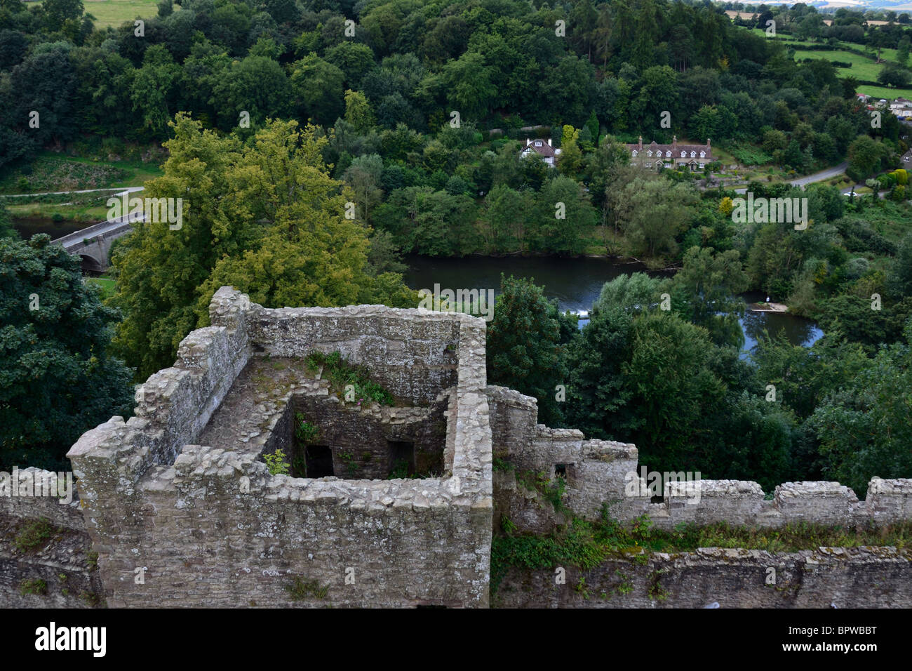 Ludlow Castle, Shropshire - Fassade und River Teme Stockfoto