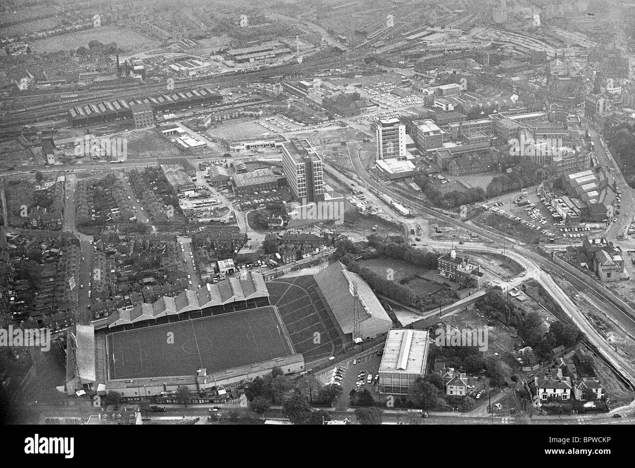 Luftaufnahme von Wolverhampton 10.08.69 mit Molineux und der Umgehungsstraße im Bau. Stockfoto