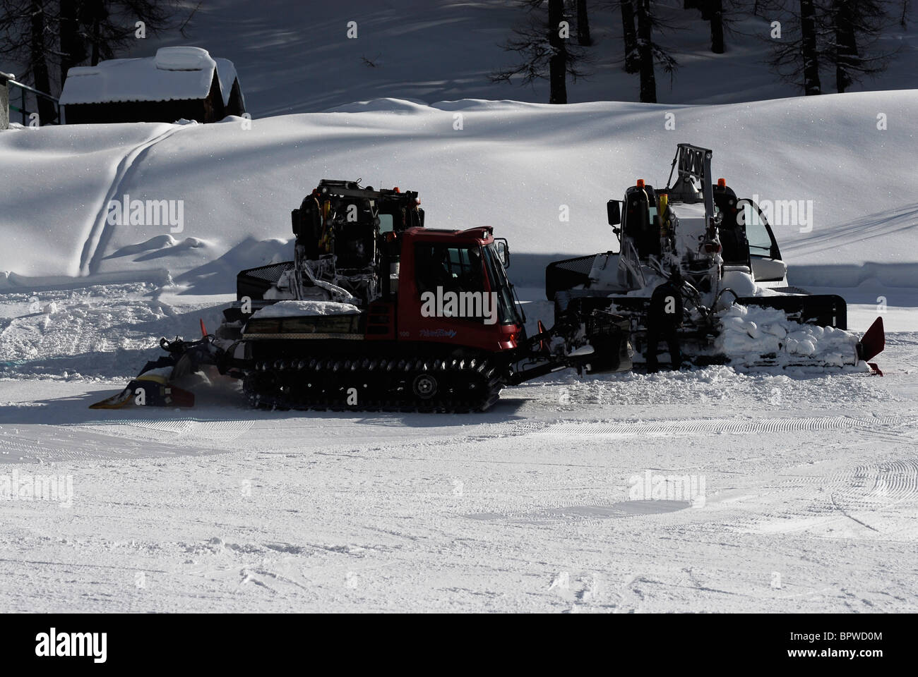 Wintersport. Ski Sauze d, Italien. Pistenraupe oder Bully. Nachverfolgte Maschine zur Vorbereitung der Piste oder ski-Piste zum Skifahren Stockfoto