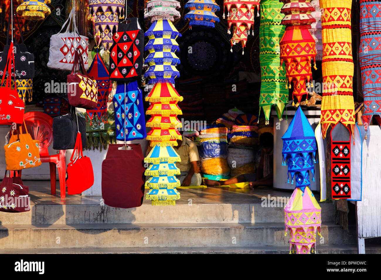 Shop Verkauf bunten Applique Arbeit, Pipli, Orissa, Indien Stockfoto