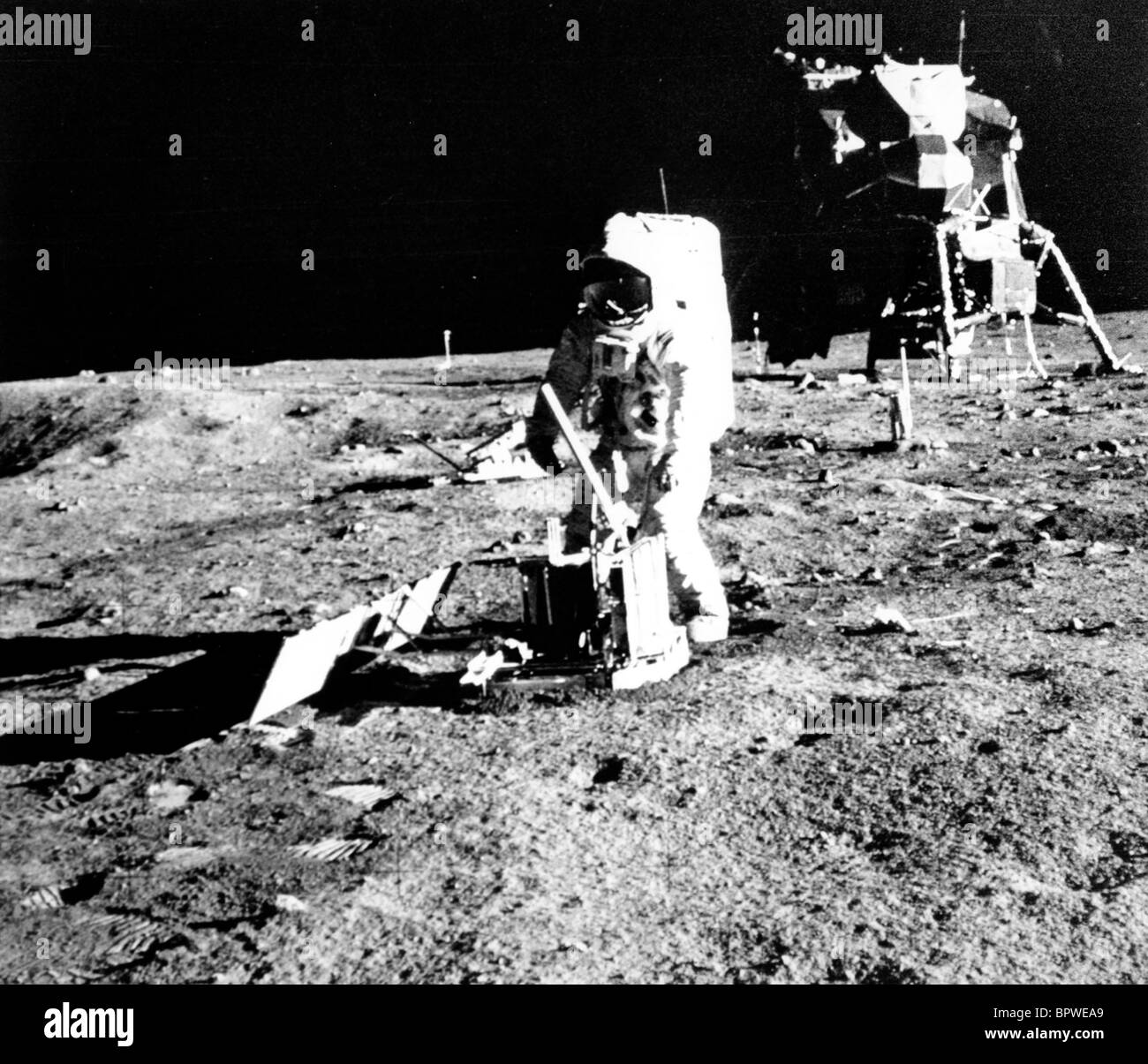 EDWIN ALDRIN BUZZ SETZT PASSIVE SEISMISCHE EXPERIMENTE MIT EAGLE MONDFÄHRE APOLLO 11 ASTRONAUT (1969) Stockfoto