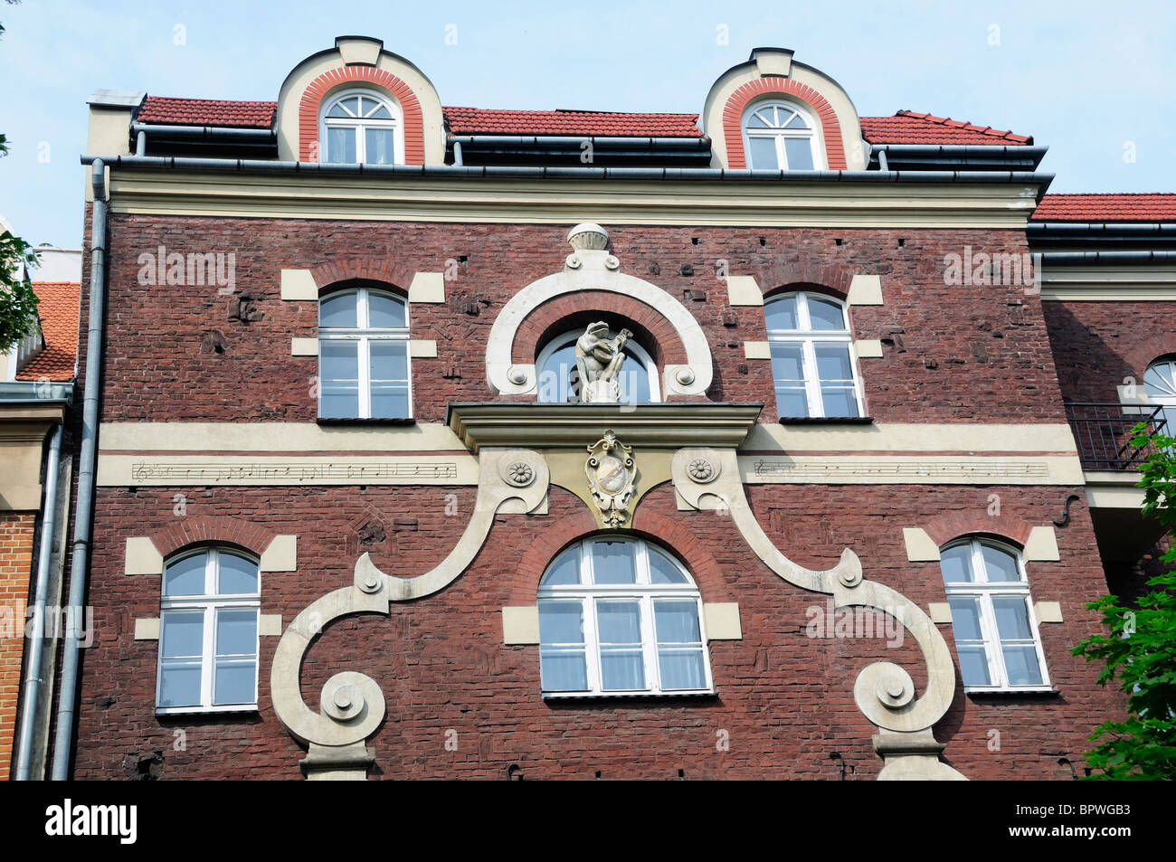 Singende Frosch Haus Jugendstil-Fassade im Stil an der Ecke der Pilsudskiego Street und Retoryka Street Stockfoto