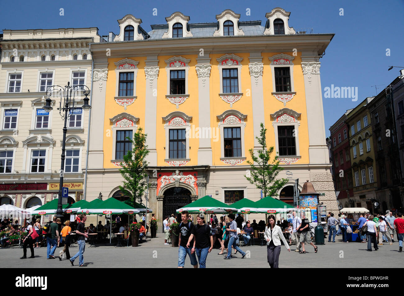 Rokokofassade Markgraf der Haus und Café-Terrassen in der Rynek Glowny, Marktplatz in Krakau Stockfoto