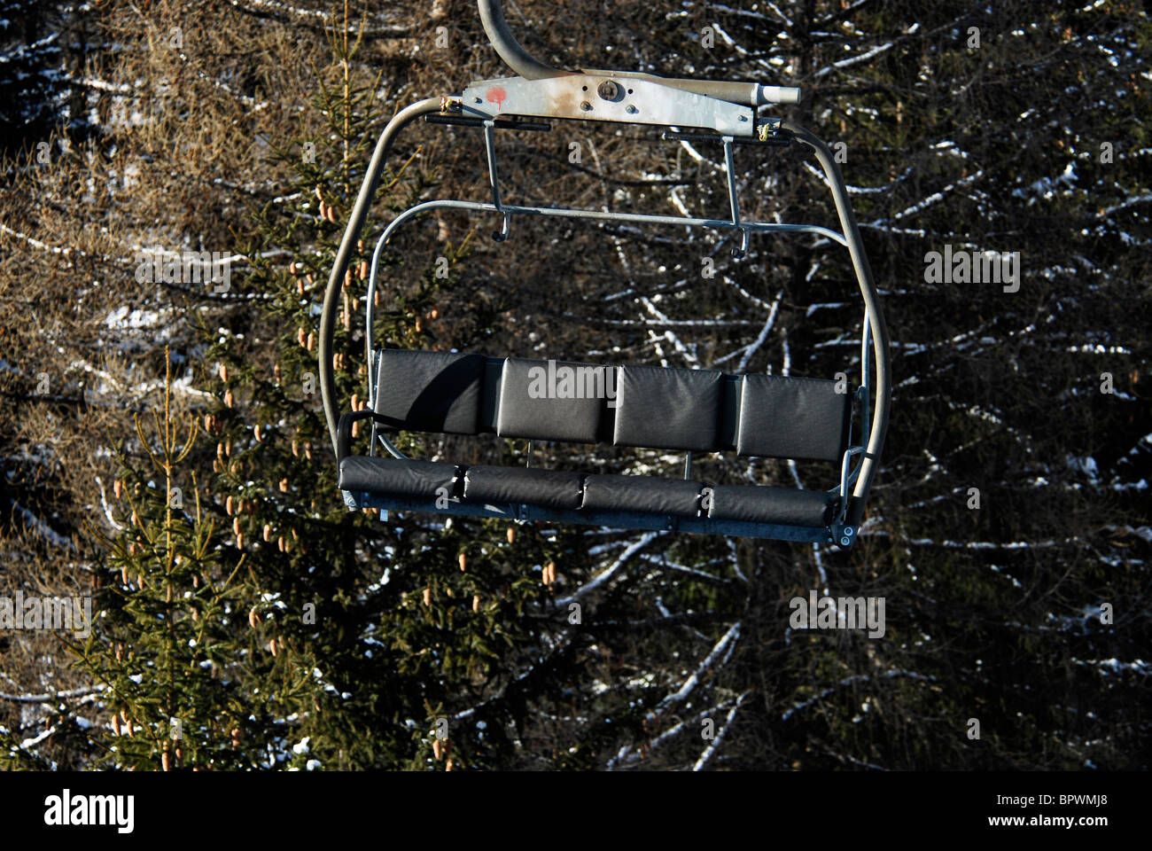 Wintersport. Ski Sauze d, Italien. Leere Sportina Sesselbahn Stockfoto