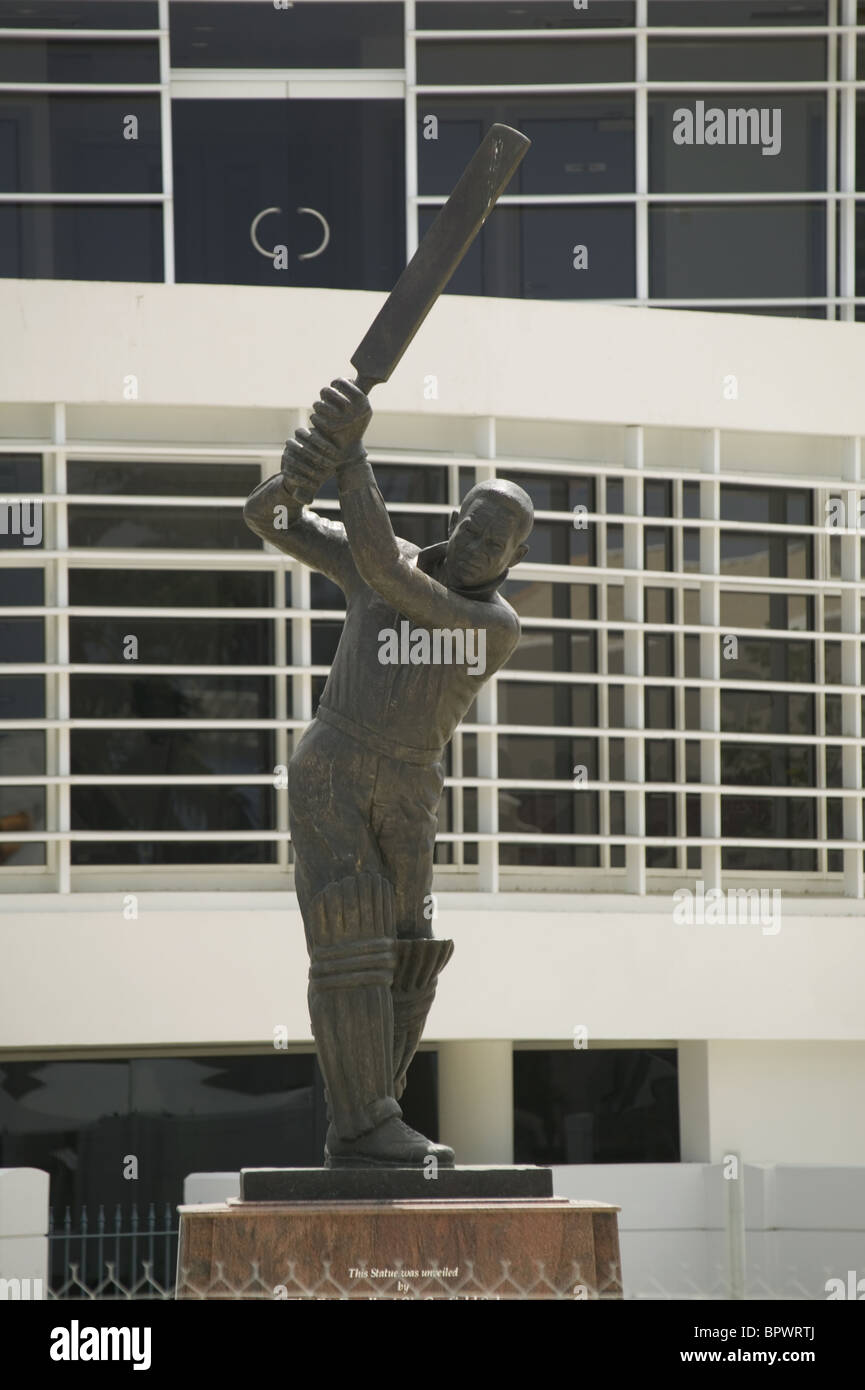 Sir Garfield Sobers Statue außerhalb der frisch renovierten Kensington Oval Cricket ground Stockfoto