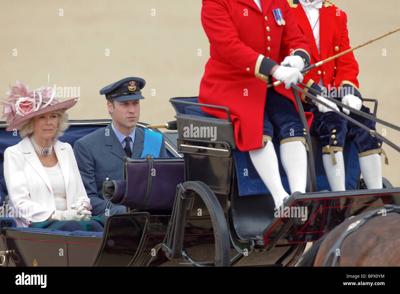 Prinz William von Wales und die Herzogin von Cornwall auf dem Weg zur Horse Guards Gebäude. "Trooping die Farbe" 2010 Stockfoto