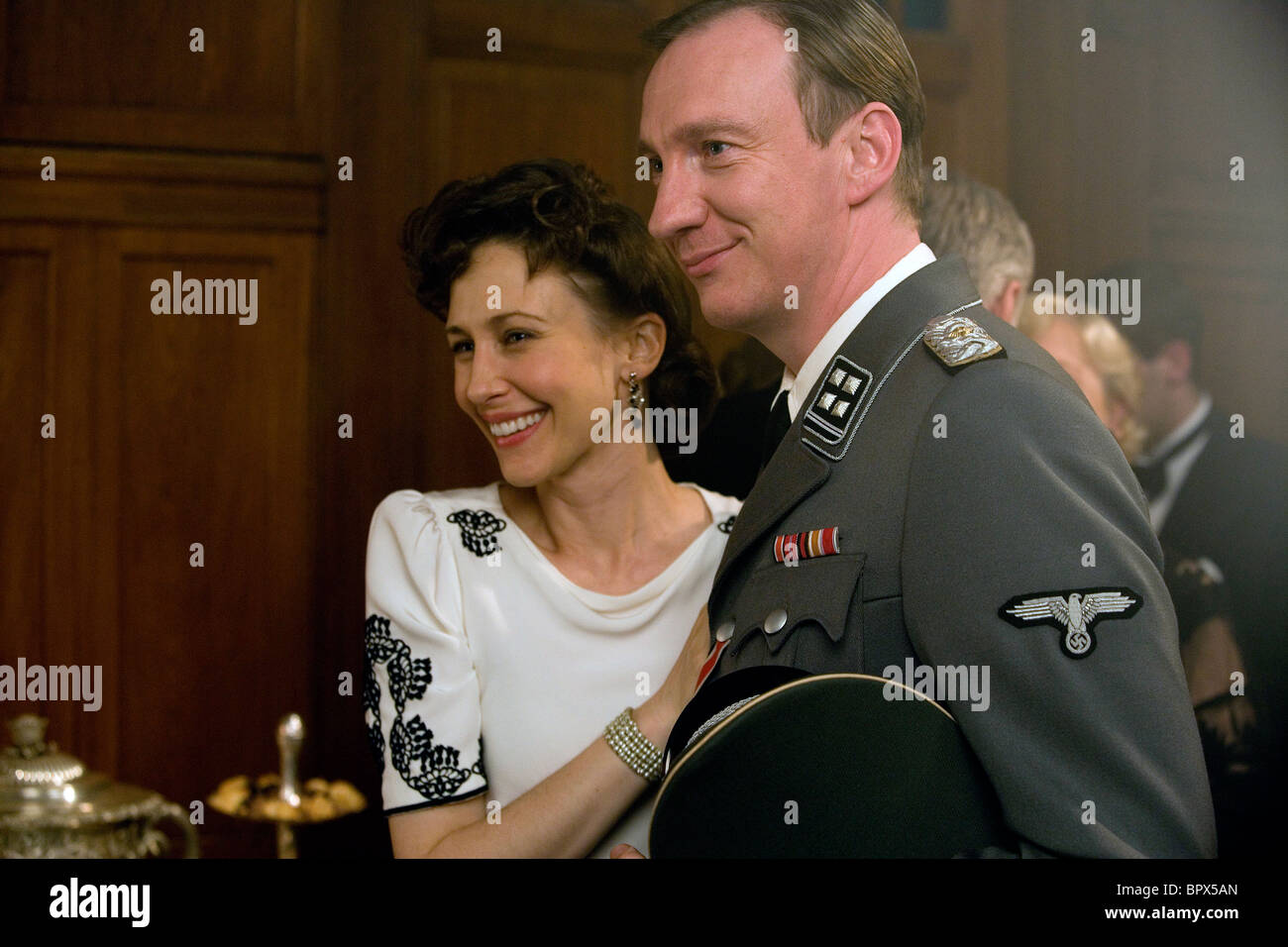 VERA FARMIGA & DAVID THEWLIS DER JUNGE IM GESTREIFTEN ...