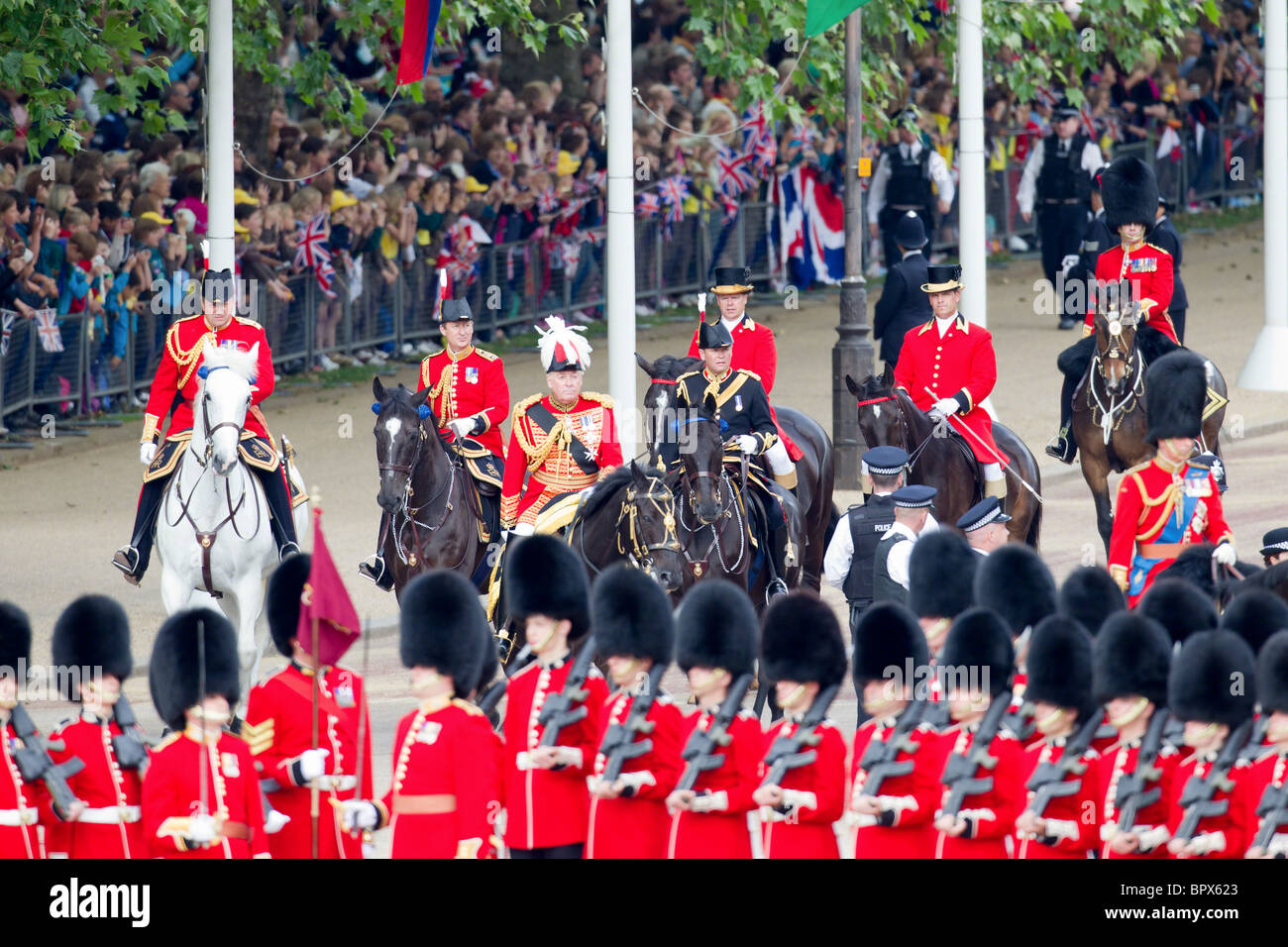 Königliche Prozession - Meister des Pferdes und Krone Stallmeisterzeit. "Trooping die Farbe" 2010 Stockfoto