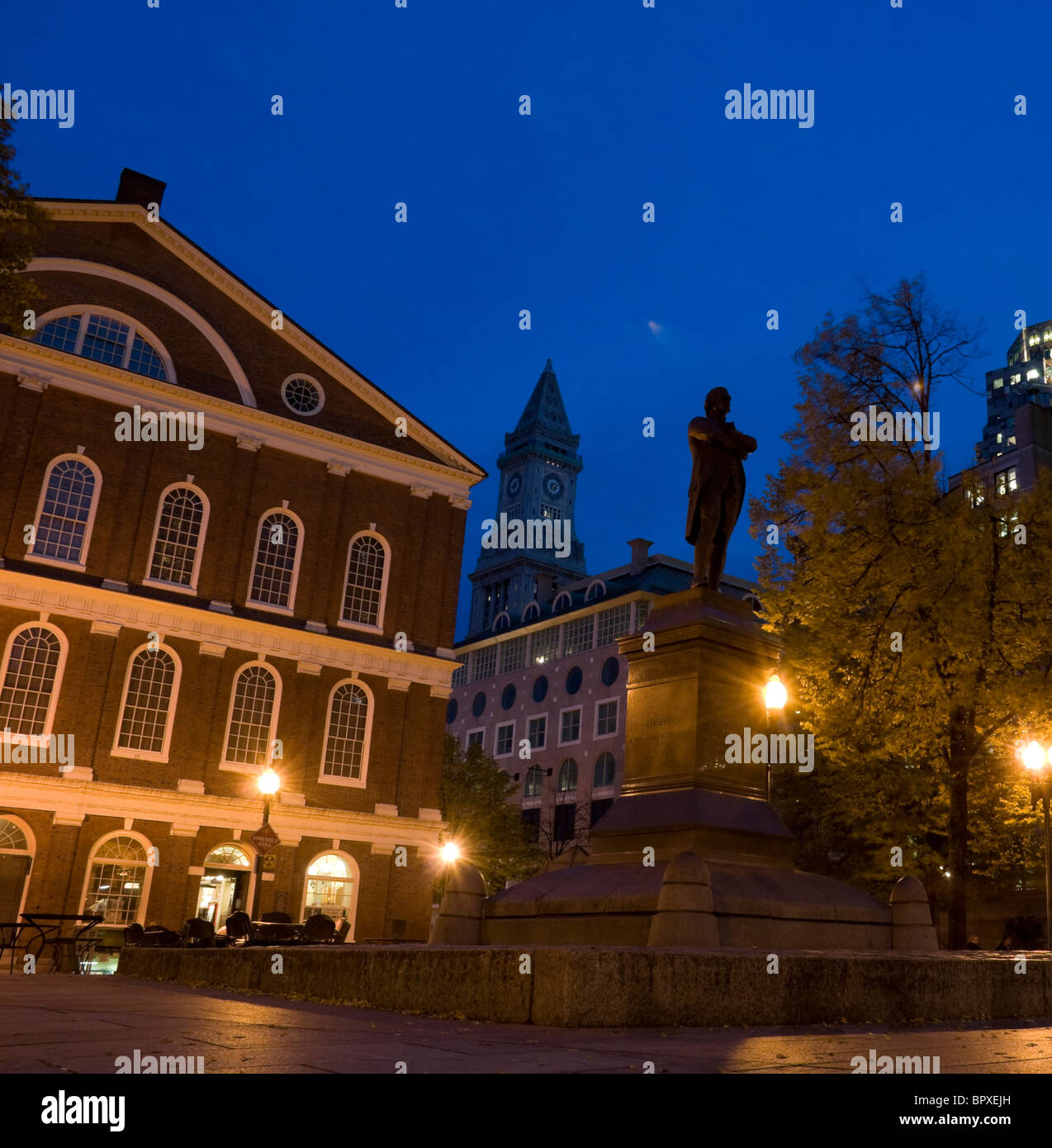 Faneuil Hall in Boston in der Nacht Stockfoto