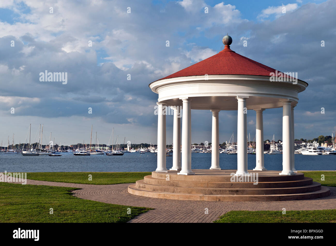 Pavillon mit Blick auf den Hafen, Newport, Rhode Island, USA Stockfoto