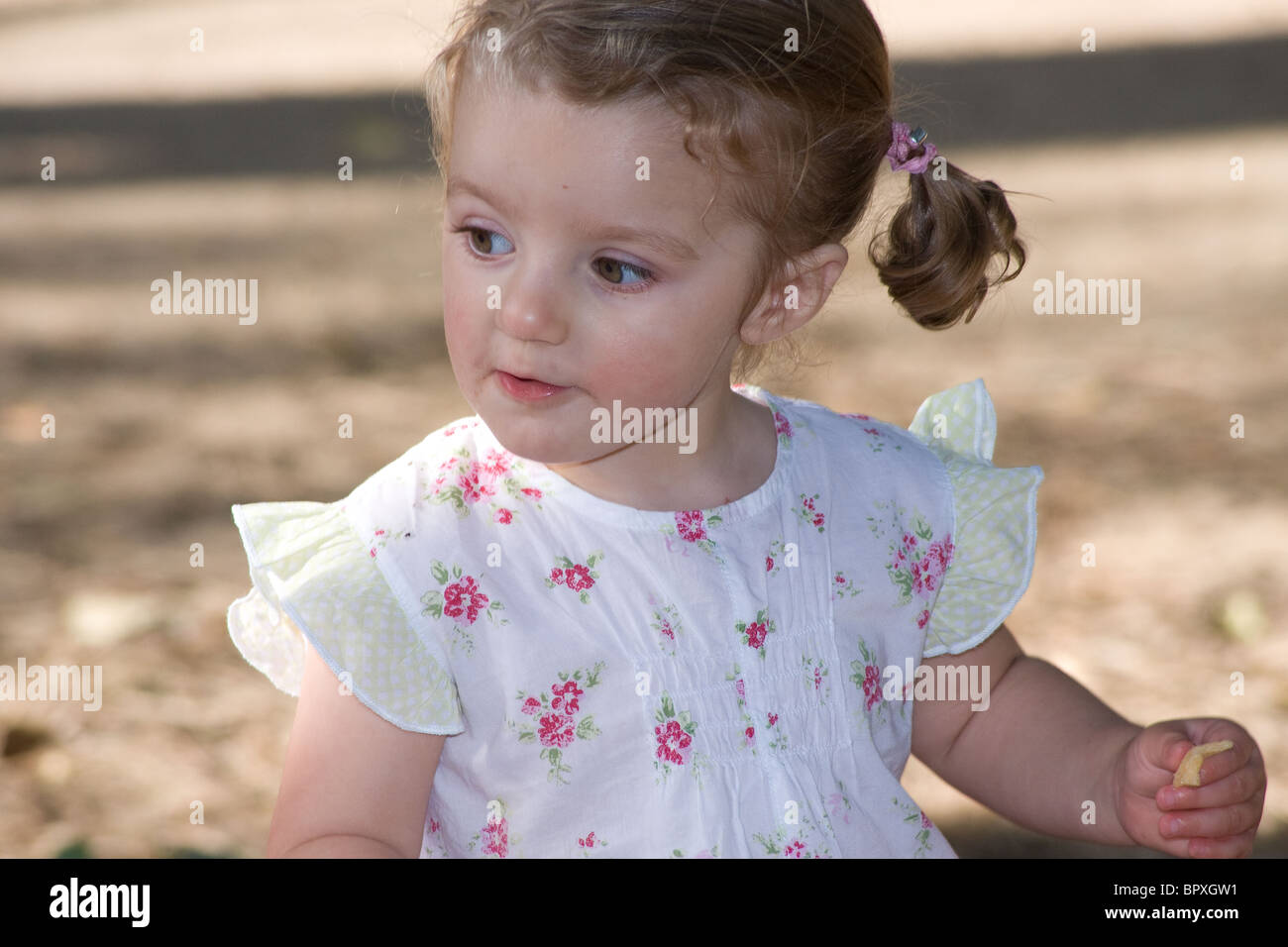 Baby Kleinkind Kind stellen ansprechende Gesichtsausdruck Stockfoto