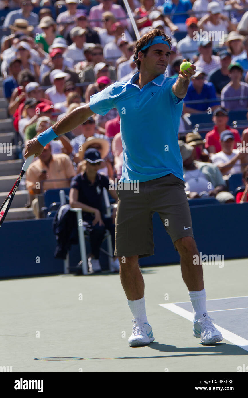 Roger Federer (SUI) im Wettbewerb bei der 2010 US Open Tennis Stockfoto