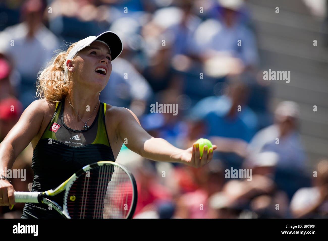 Caroline Wozniacki (DEN) im Wettbewerb bei der 2010 US Open Tennis Stockfoto