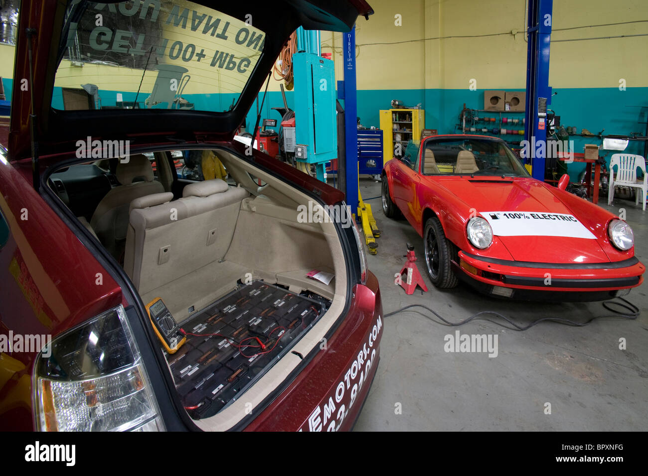 Ein Toyota Prius Hybrid-Auto fahren Hauptbatterie Stockfotografie - Alamy