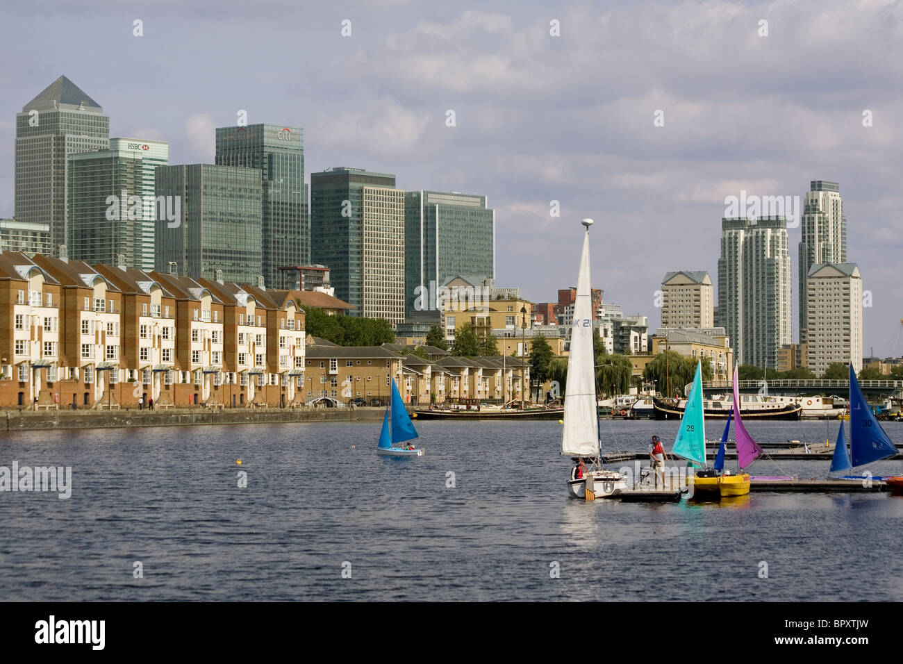 England London Docklands Canary Wharf Skyline von Surrey Docks Stockfoto