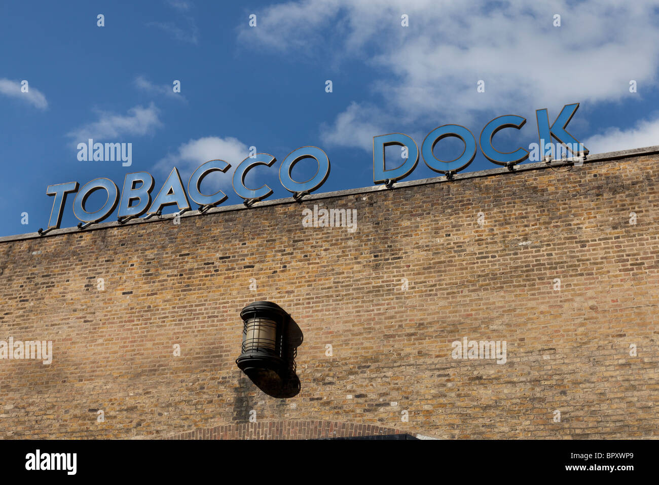 Tabak-Dock eine Note ich Lager in Wapping, London Docklands, UK aufgeführt. Stockfoto