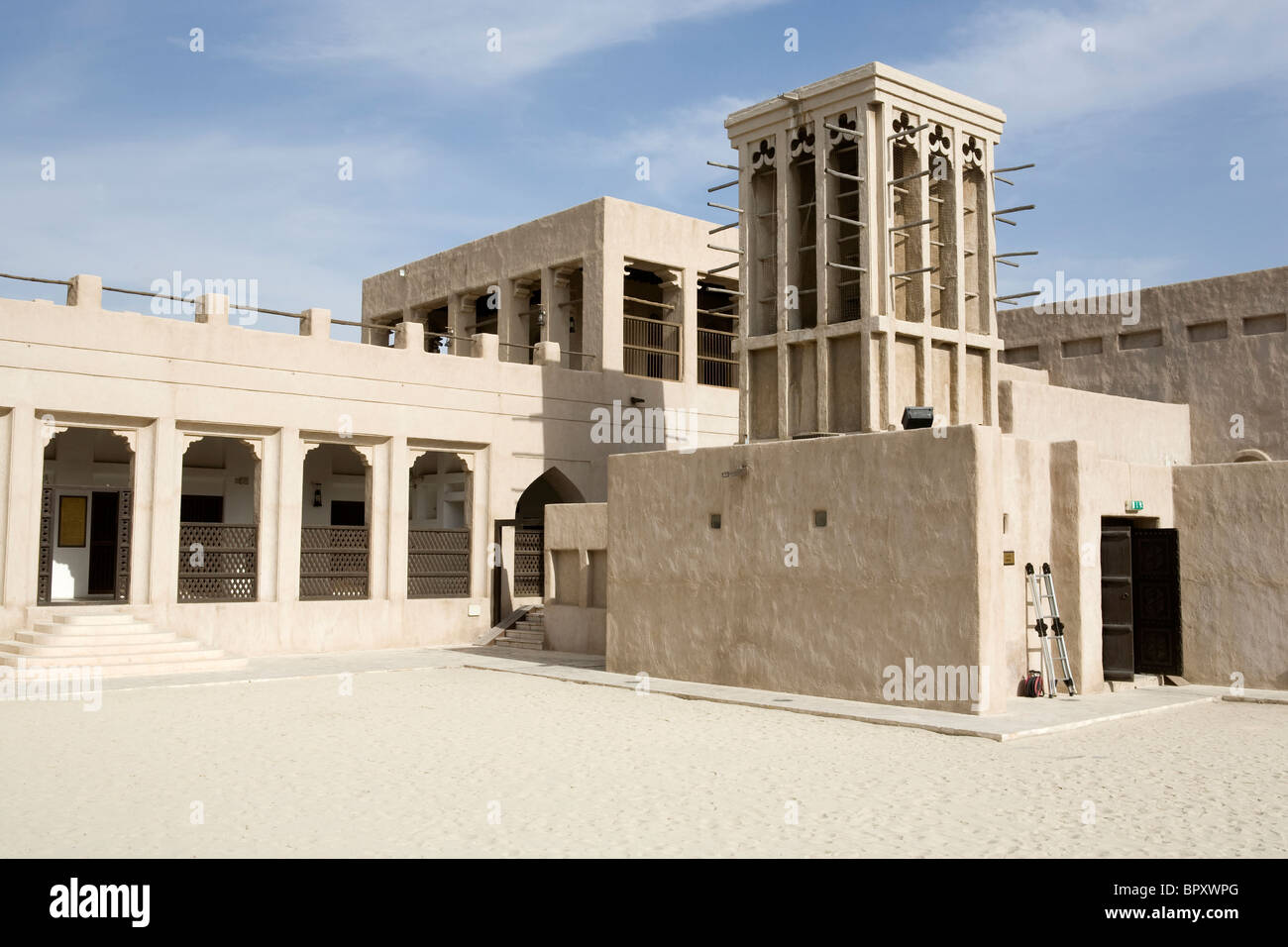 Weltkulturerbe in Dubai. Scheich Saeed Al - Maktoum House Museum historische Fotografien und Dokumente des Emirats Dubai. Stockfoto