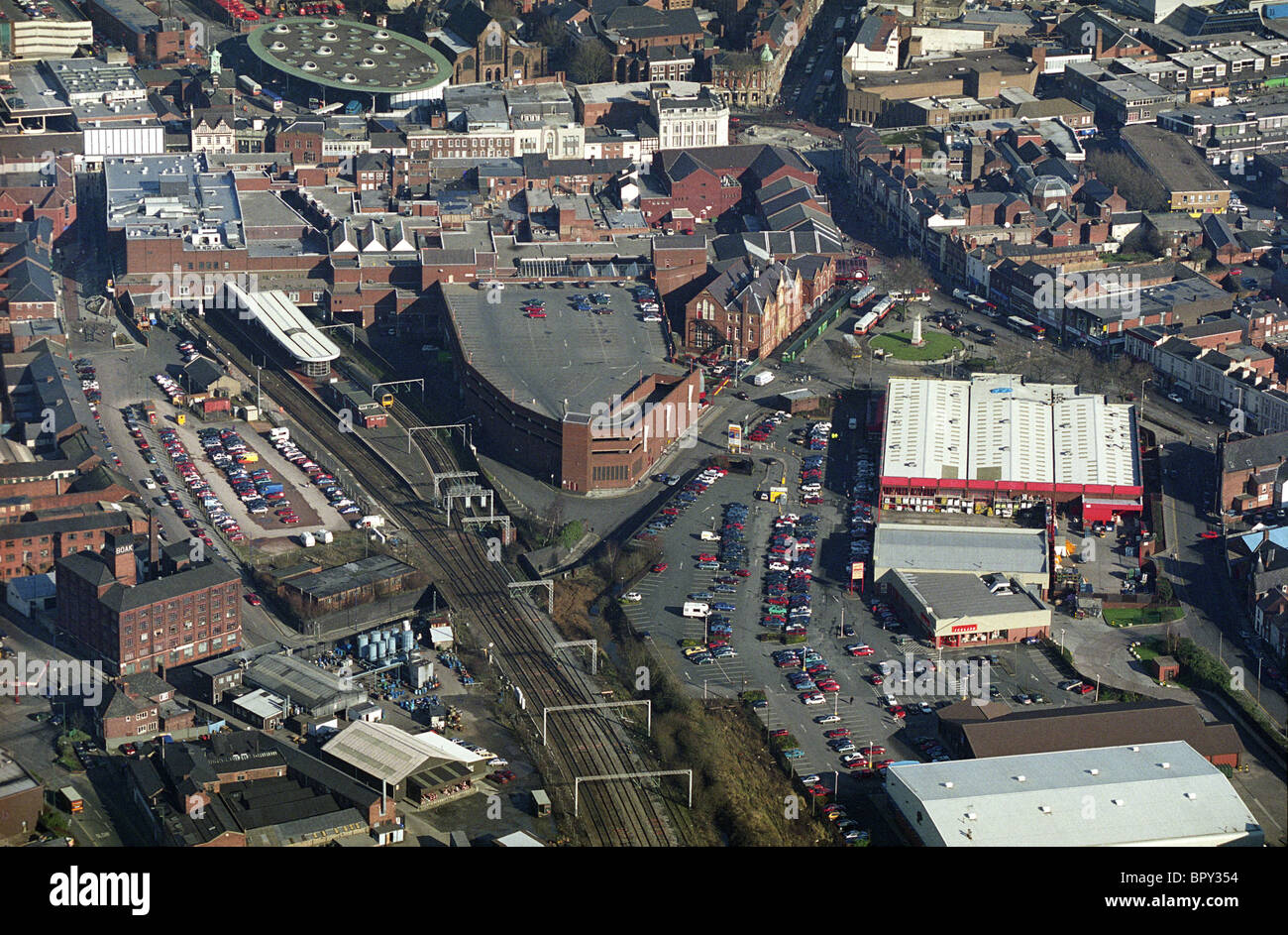 Luftbild von Walsall Stadtzentrum und Bahnhof Station West Midlands England Uk Stockfoto