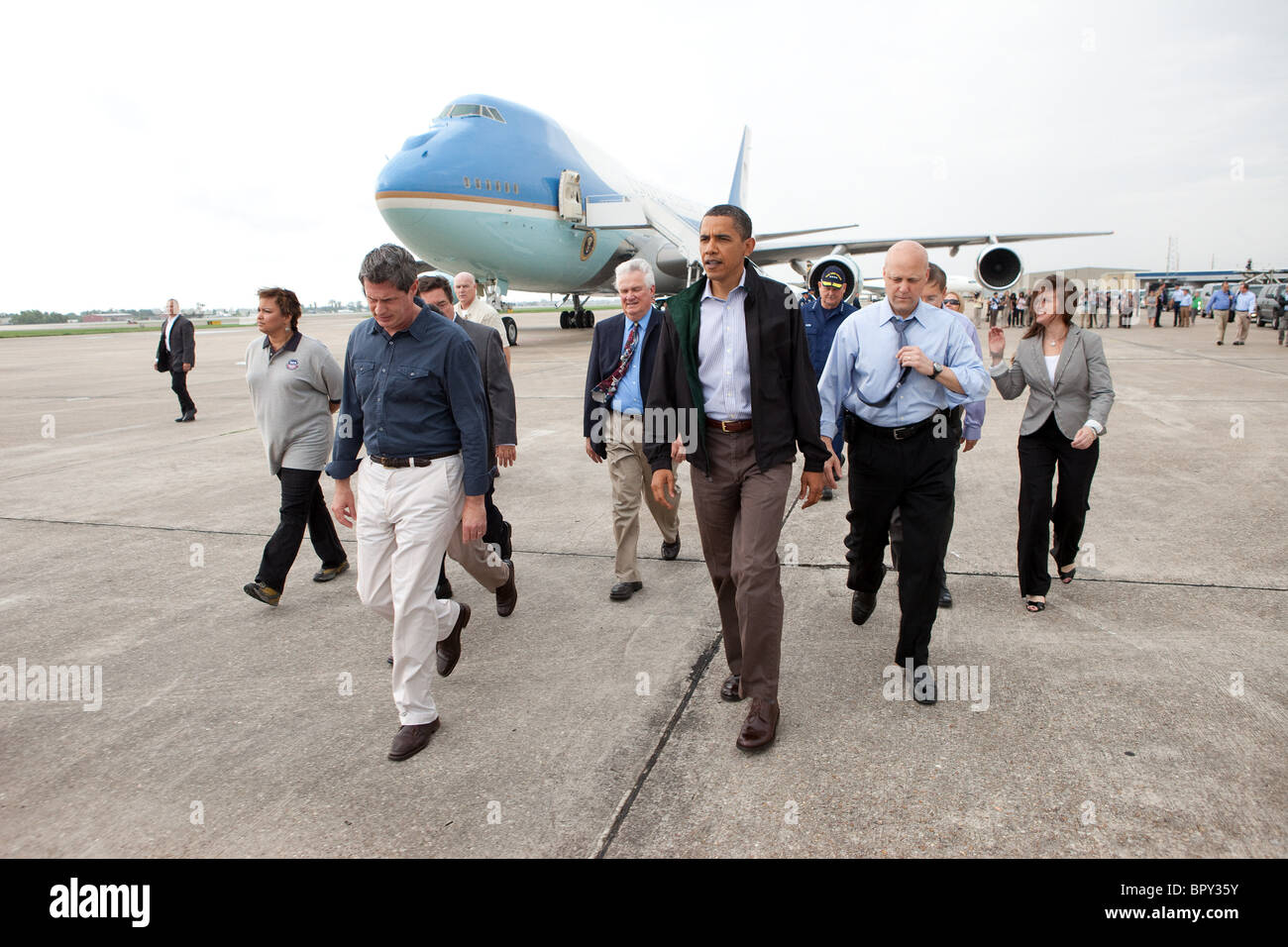 Obama geht auf die asphaltierte Feld-Haus am Louis Armstrong International Airport in New Orleans Stockfoto