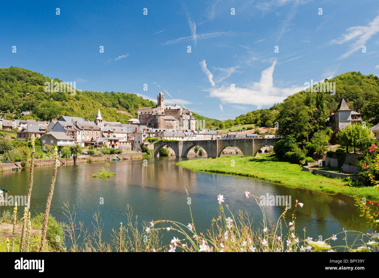 Estaing mittelalterliches Dorf in Zentral-Frankreich Stockfoto