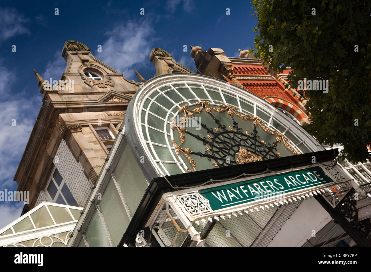 Großbritannien, England, Merseyside, Southport, Lord Street, Wanderer Arcade gegossen Eisen Eingang Baldachin Stockfoto